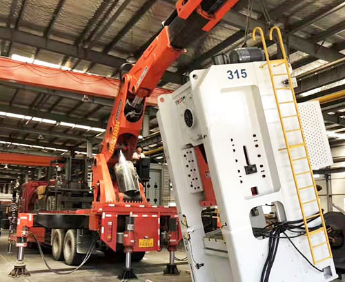 阜宁县附近随车吊出租，轻松解决运输难题