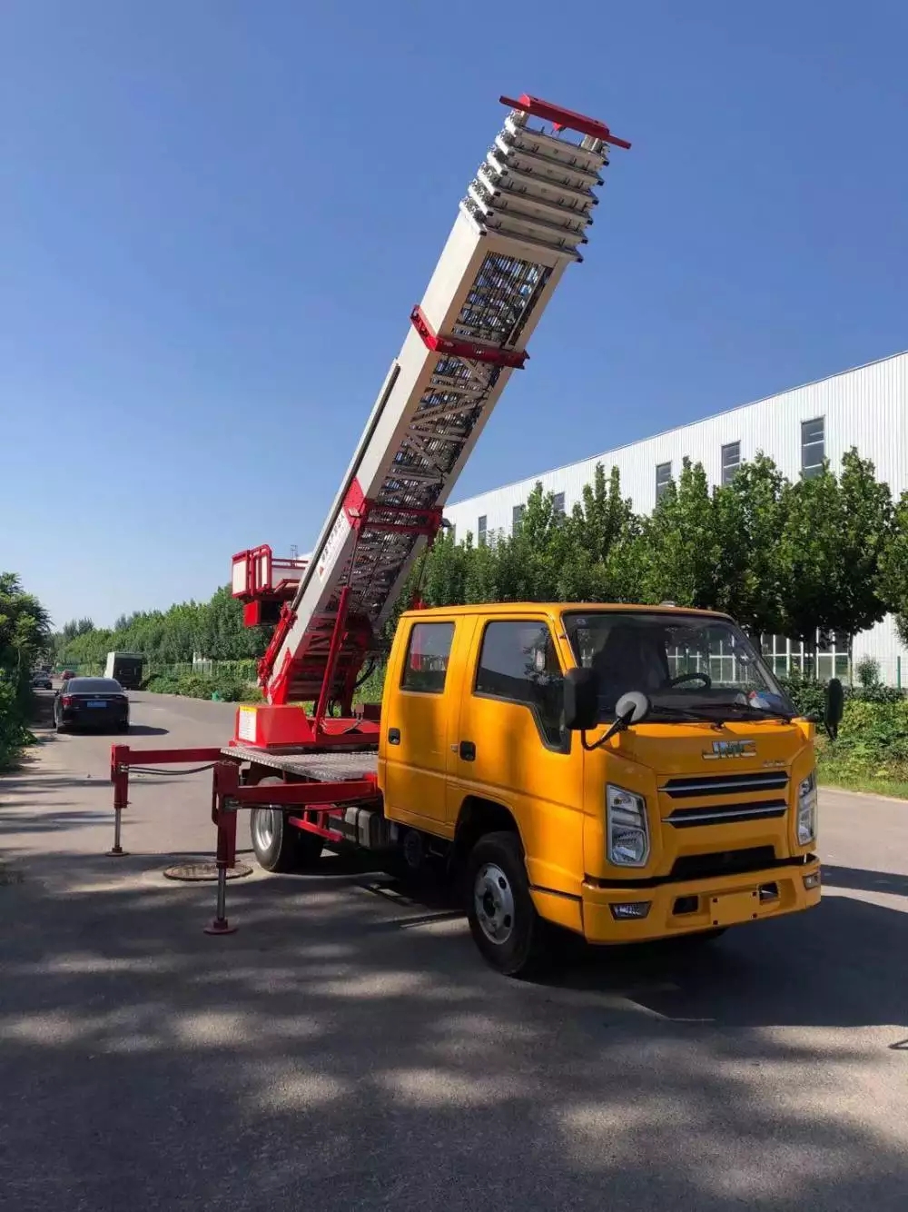 阜宁县附近的云梯车出租服务：轻松解决高空作业需求